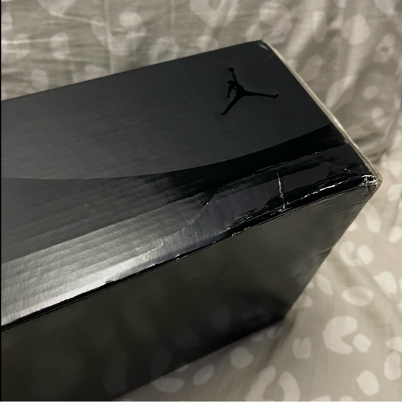 JORDAN 11s Cap And Gown Men’s Size 11 main image 6